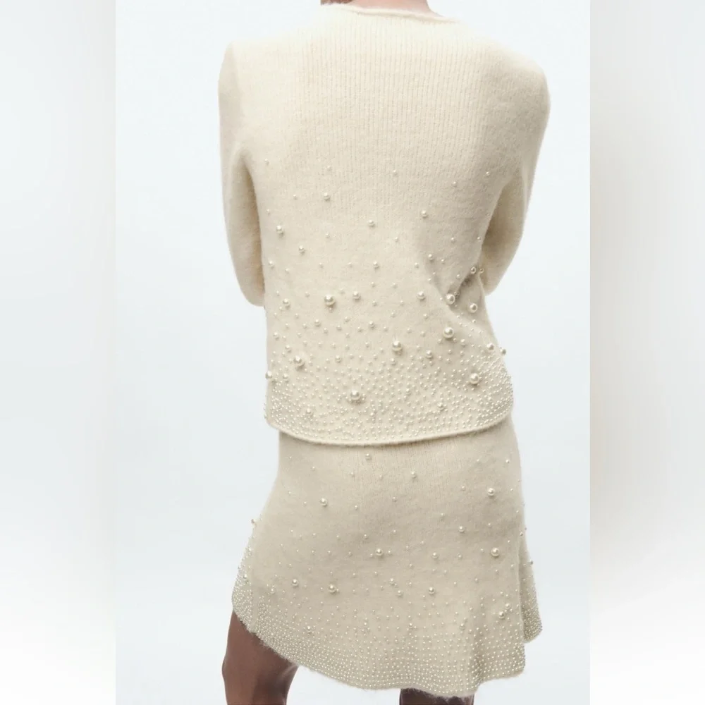 PEARL KNIT MINI SKIRT - Picture 2 of 9
